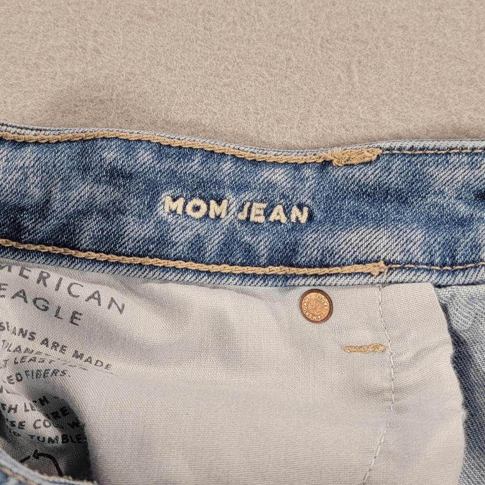 American Eagle Mom Jeans Distressed Ripped Light Wash Denim Women's 12 Short - Picture 4 of 10